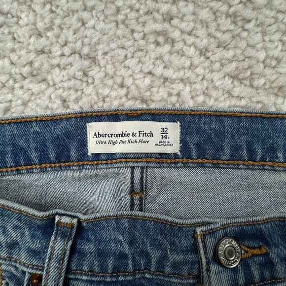 Abercrombie & Fitch Ultra High Rise Kick Flare Jean Distressed NEW - Picture 4 of 13